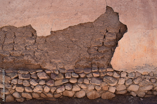 textura en muro de adobe de epoca colonial, Jujuy, Argentina