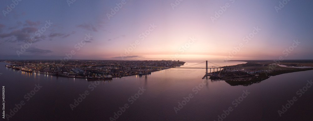 Fototapeta premium Beautiful Sunset In Mozambique With The View Of Maputo- Katembe Bridge