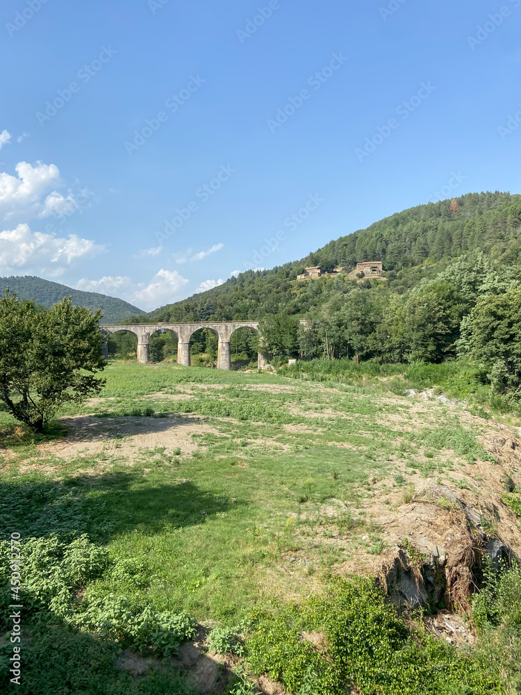Pont sur la rivière Hérault dans les Cévennes