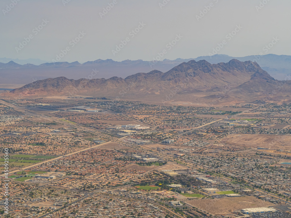 Obraz premium Aerial view of the famous Las Vegas cityscape