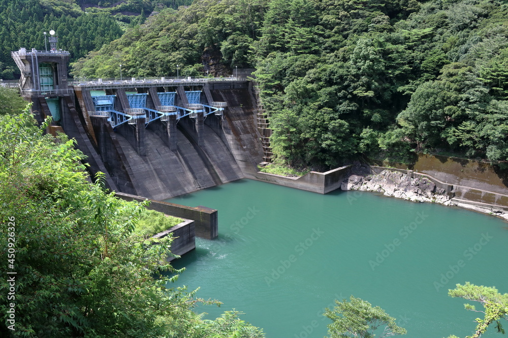 平鍋ダム　夏　（高知県　北川村）