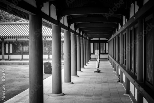 雨天の薬師寺回廊