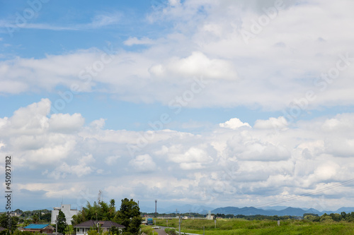 高台から見下ろす加須市北川辺の風景と青空
