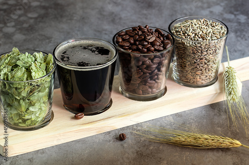 Quadro em tela Wooden board for flight set craft beer tasting