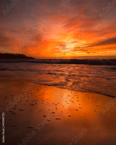 Fototapeta Naklejka Na Ścianę i Meble -  Bondi Beach at sunrise, Sydney Australia