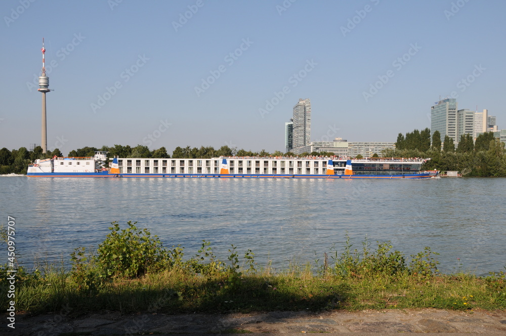 Passagierschiff Flamenco auf der Donau in Wien, Österreich, 19.08.2009 Passagierschiff Flamenco auf der Donau in Wien, Österreich, 19.08.2009