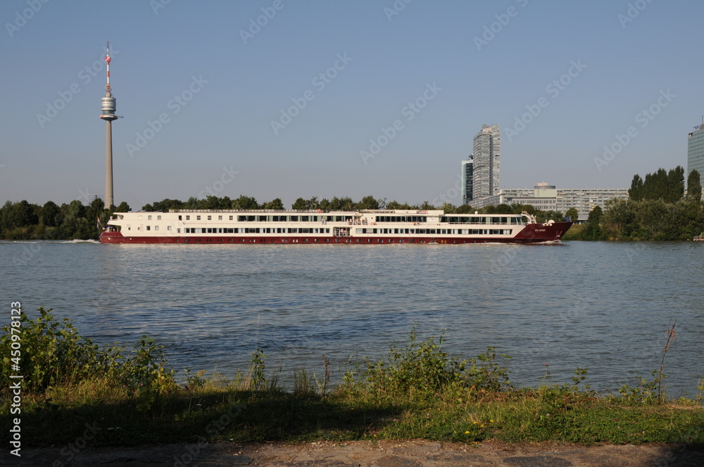 Passagierschiff My Story auf der Donau in Wien, Österreich, 19.08.2009