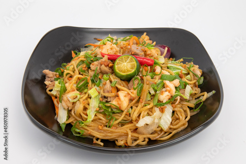 фотографія pancit canton guisado