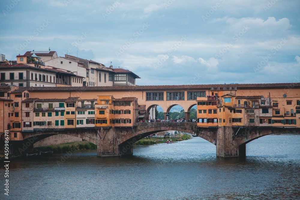 VIews of the Ponte Vecchio in Florence, Italy VIews of the Ponte Vecchio in Florence, Italy