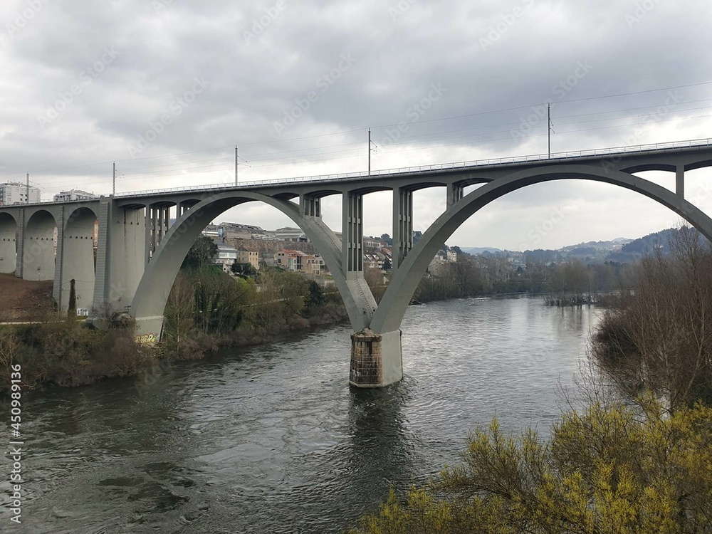 Puente sobre el río Miño en Lugo Puente sobre el río Miño en Lugo