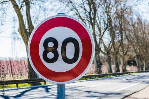 Speed limit sign (80km per hour)