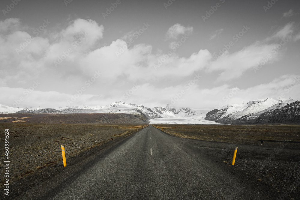 Fototapeta premium road in the mountains