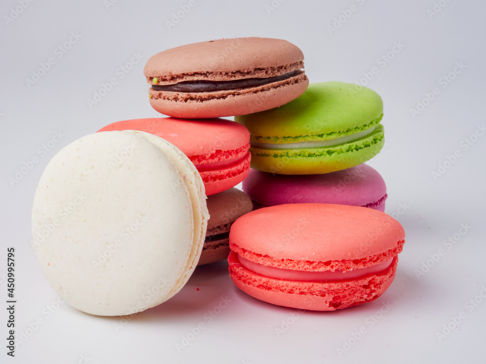 Obraz premium colorful macaroons isolated on white background closeup