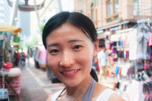 Canvas Print smiling chinese woman kasturi walk kuala lumpur