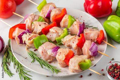 Canvastavla Raw chicken breast fillet on skewers with vegetables and rosemary for cooking sh