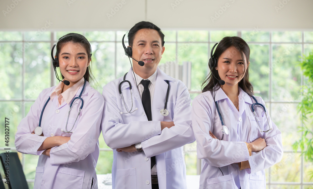 Fototapeta premium Team doctor call center support