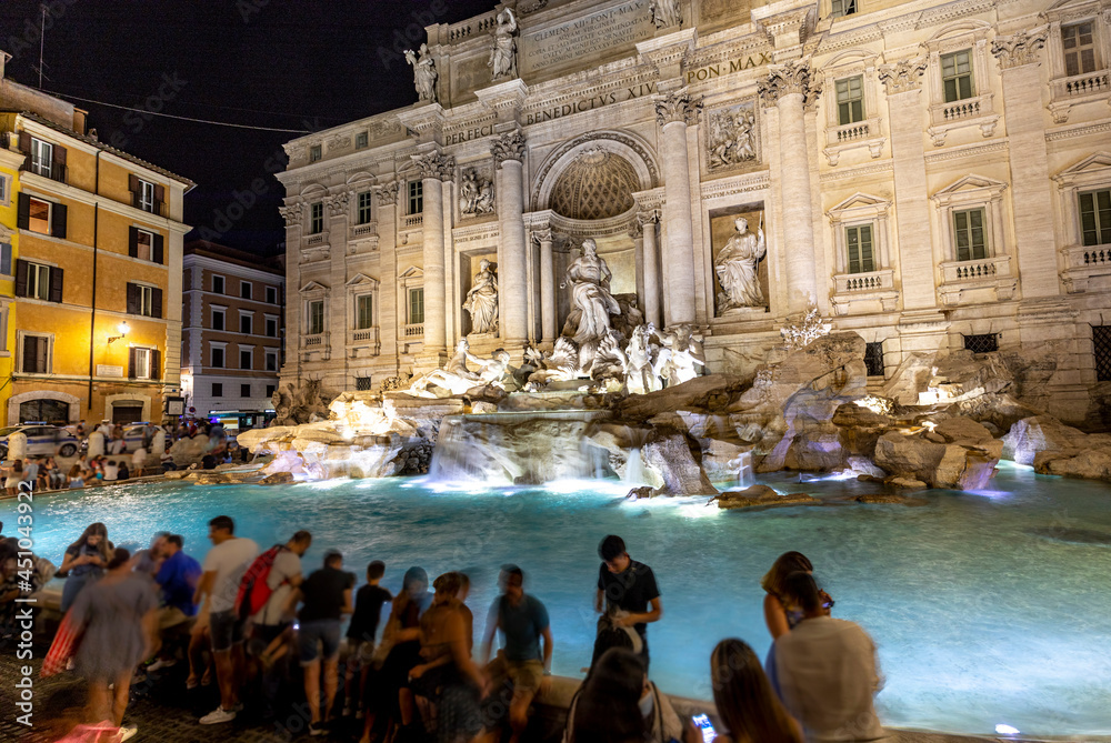 Naklejka premium The Trevi Fountain at night, Rome