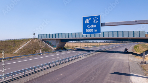 Autobahnschild - Rötha 1000m - Neubau der A72 bei Leipzig photo