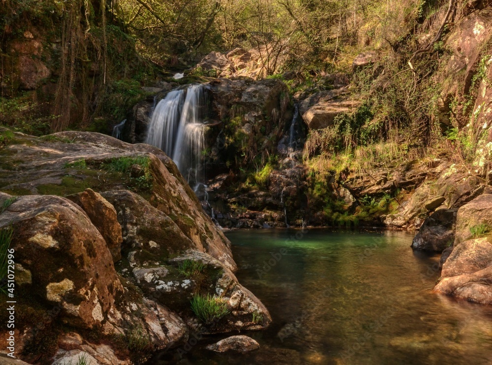 Cascada en un paraje de Galicia