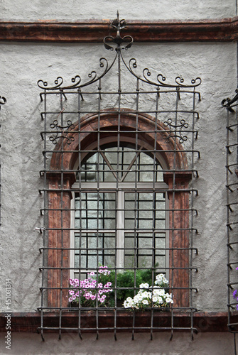 finestra con grata; palazzo xxx a Bressanone