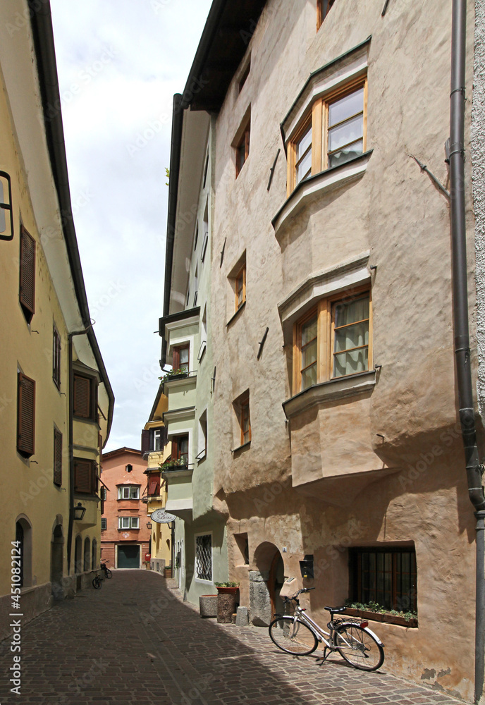 Bressanone: vicolo con edifici caratteristici