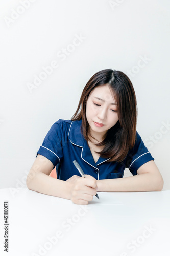 仕事をする女性