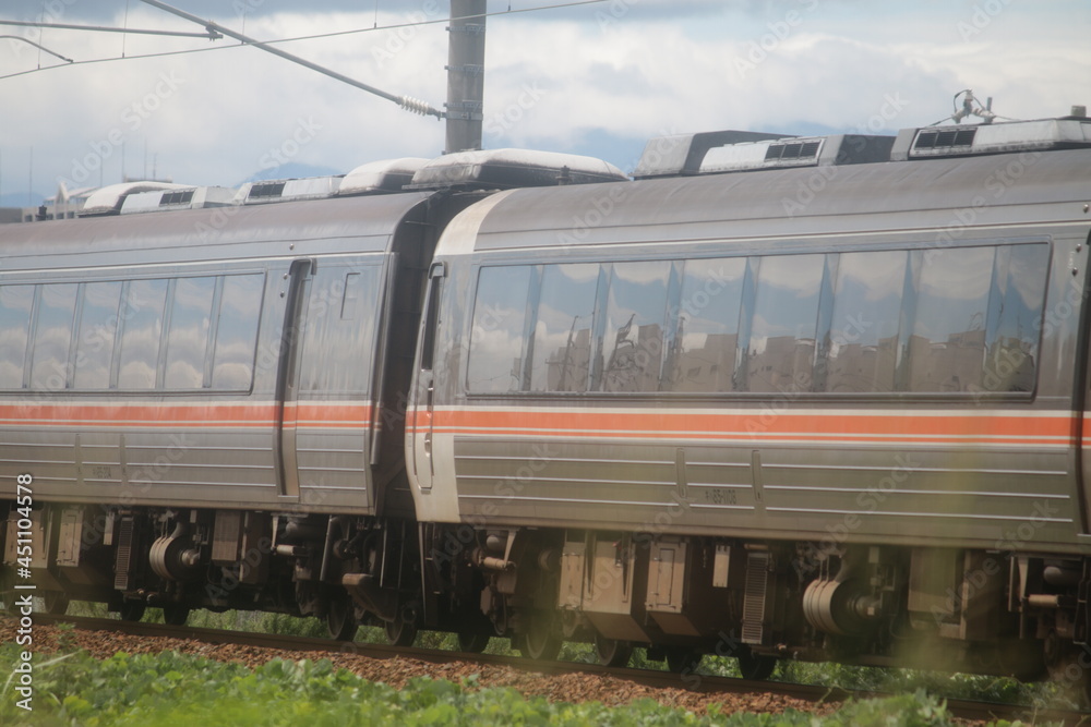 関西本線のキハ75系快速みえ