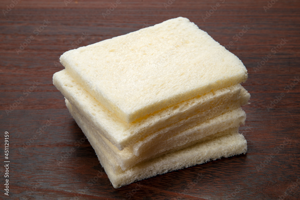 サンドウィッチ用の薄切り食パン
