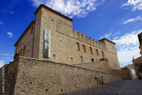 Le musée Picasso occupe le château Grimaldi, place Mariejol, à Antibes, Alpes-Maritimes. Le château fait l'objet d'un classement au titre des monuments historiques depuis le 29 avril 1928. photo