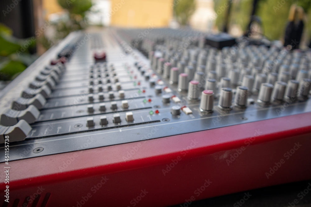 audio mixing console audio mixing console