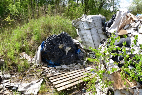 dzikie wysypisko śmieci, katastrofa ekologiczna,