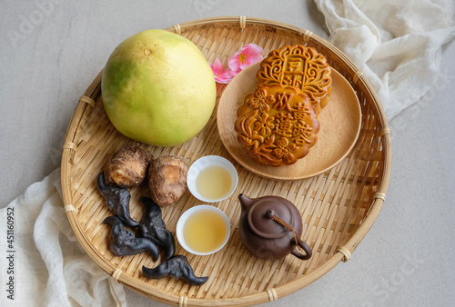 Foto popular snacks and food eaten during mid-autumn festival
