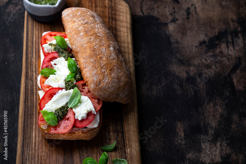 Photos ciabatta bread with mozzarella, tomatoes and basil