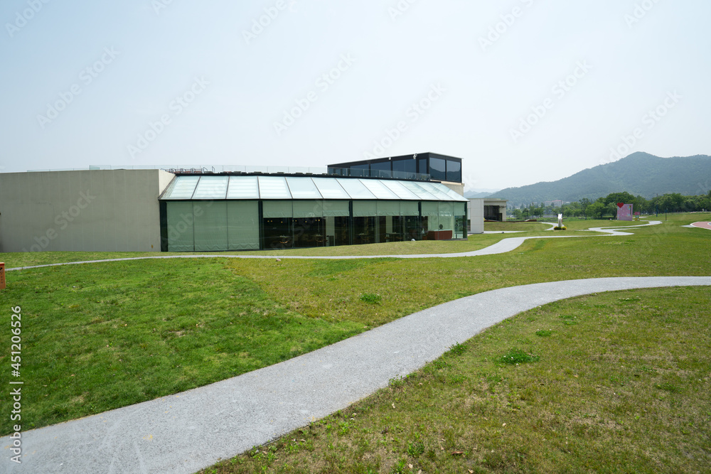 Fototapeta premium Resort on the lakeside lawn