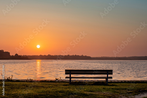 Bank am See in bad Bederkesa, Sonnenuntergang im Sommer, Sonnenaufgang im Sommer, Entspannung in der reinsten Form, Ruheort in der Natur, Sunset at the sea
