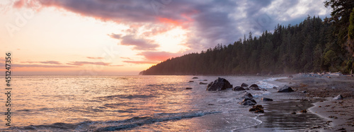 Fotografía Panoramic View of Mystic Beach on the West Coast of Pacific Ocean
