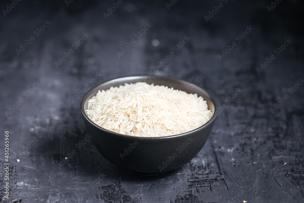 Uncooked rice in bowl 