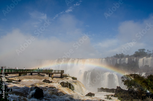 Quedas dagua das Cataratas do Igua  u  uma das 7 maravilhas da natureza  localizada em Foz no Igua  u  Paran    Brasil