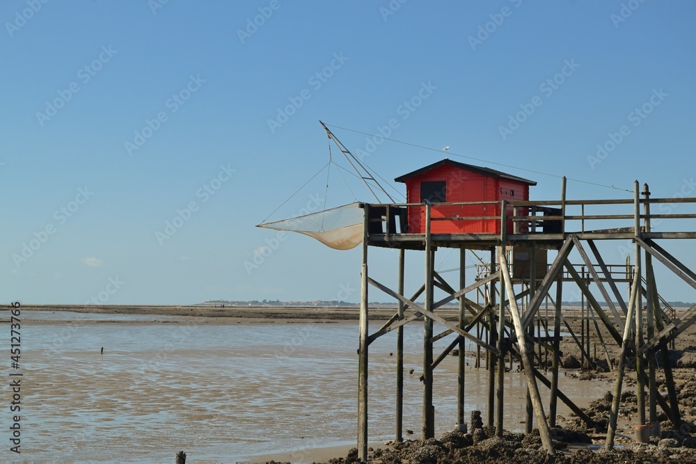 Carrelet rouge sur pilotis, Charente-Maritime Carrelet rouge sur pilotis, Charente-Maritime