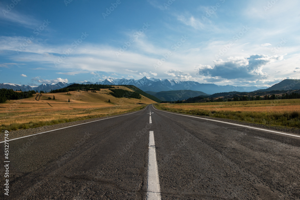 Naklejka premium Chuysky trakt road in the Altai mountains. One of the most beautiful road in the world.