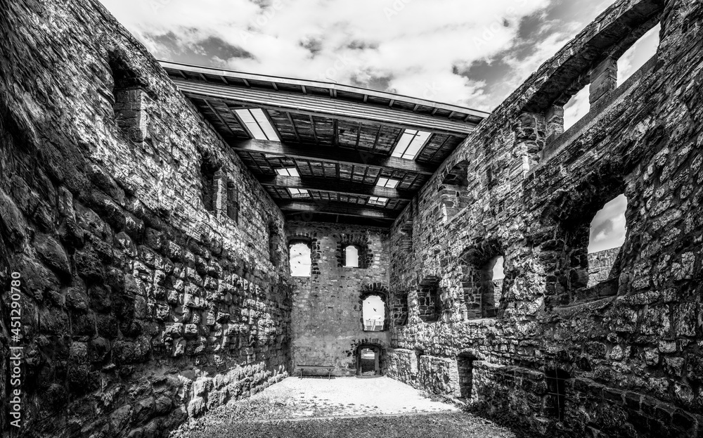 Fototapeta premium Die Ruine der Burg Hohenrechberg