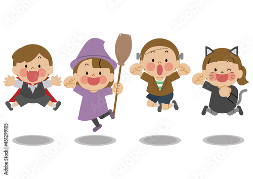 ハロウィンで仮装してジャンプする子供たち