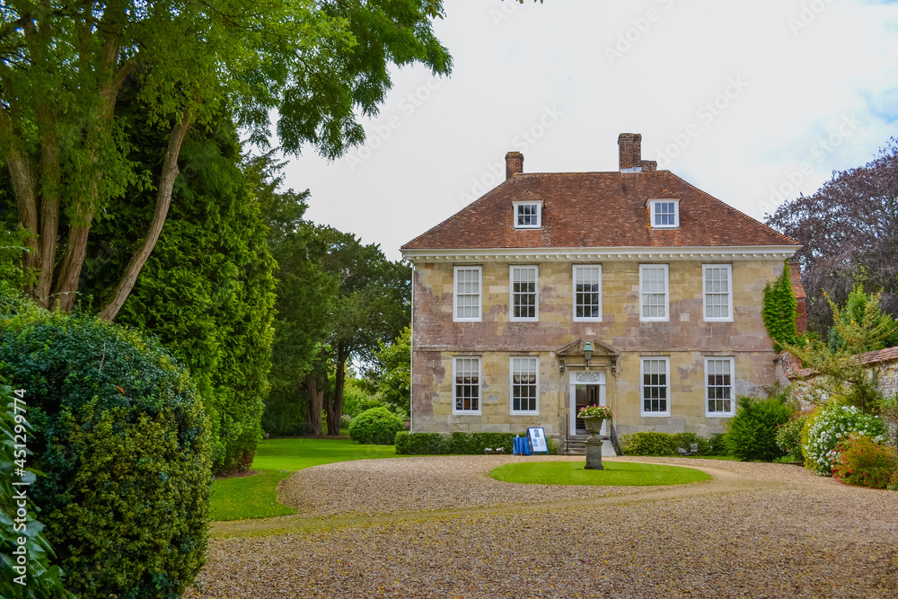 salisbury. Medieval and more modern architecture from the 18th century.