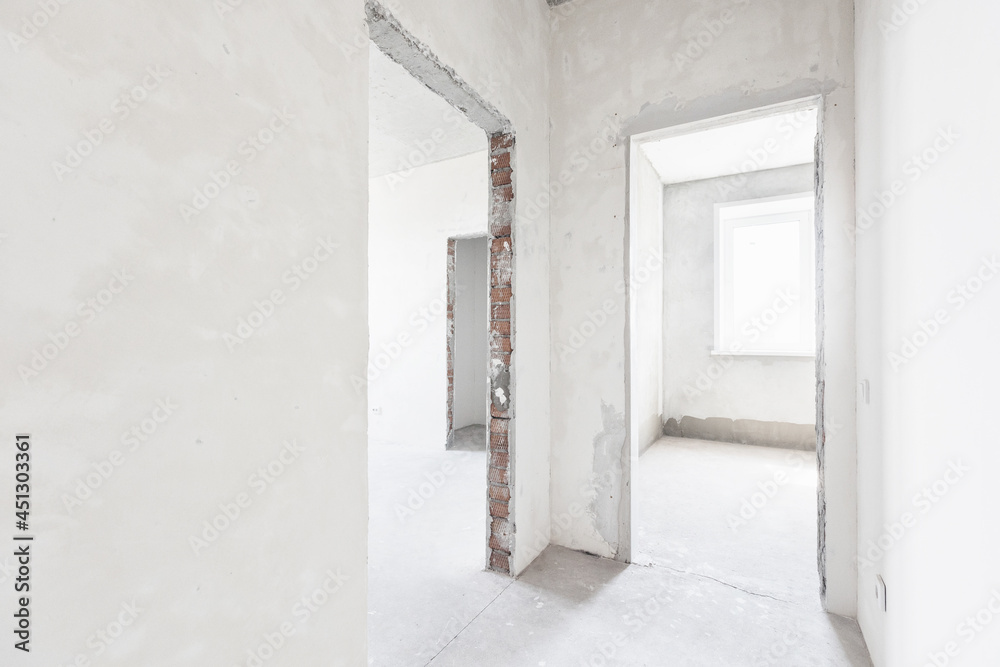 Fototapeta premium interior of the apartment without decoration in gray colors