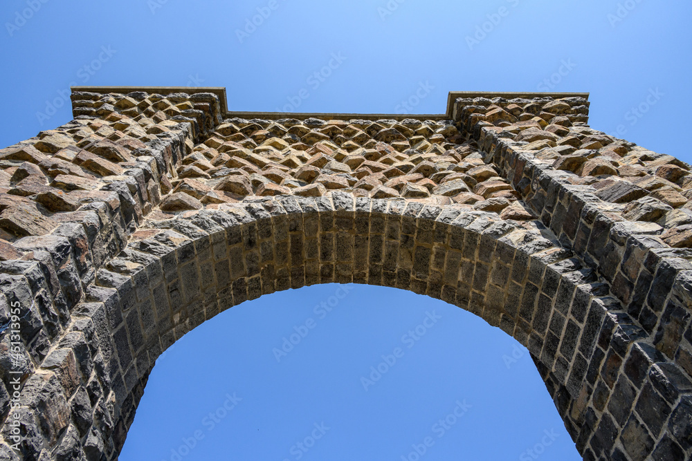 Roosevelt Arch on a bright sunny day, Yellowstone National Park, USA
Roosevelt Arch on a bright sunny day, Yellowstone National Park, USA
