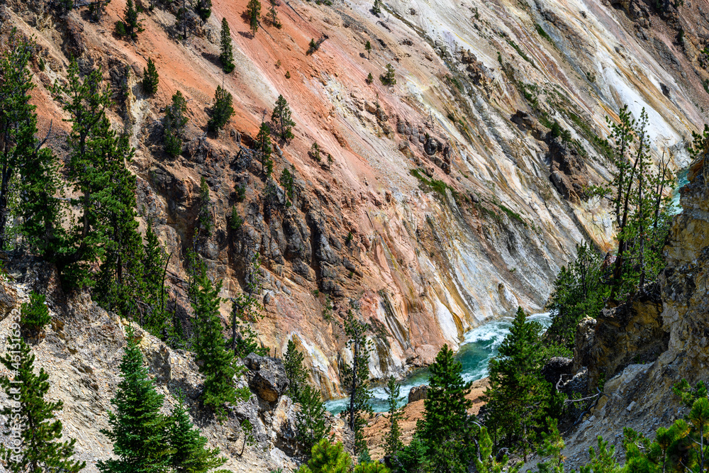 Obraz premium Yellowstone river in the Grand Canyon of the Yellowstone, Yellowstone National Park, USA 