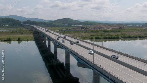 Wallpaper Mural Highway across a river, cars on the highway.
고속도로를 달리는 자동차들. Torontodigital.ca