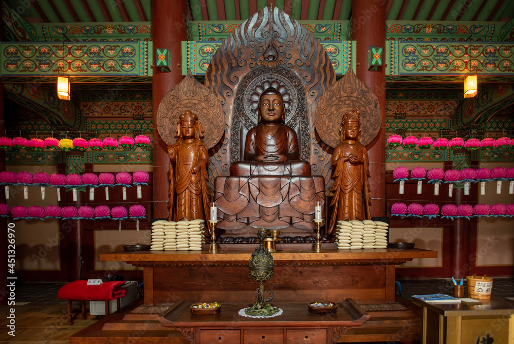 Fototapeta premium altar in the church