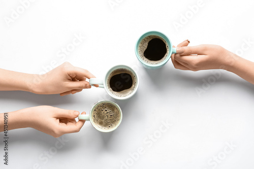 Women with cups of coffee o...