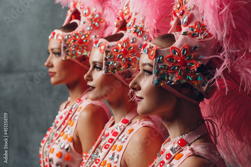 Fényképezés Three Women profile portrait in samba or lambada costume with pink feathers plumage